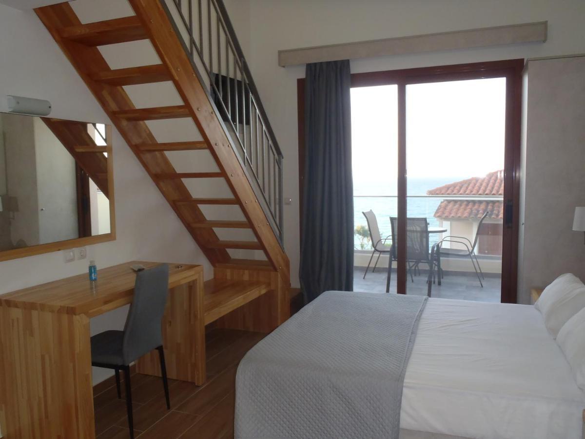 Loukas Apartments On The Waves Tragaki Eksteriør billede
