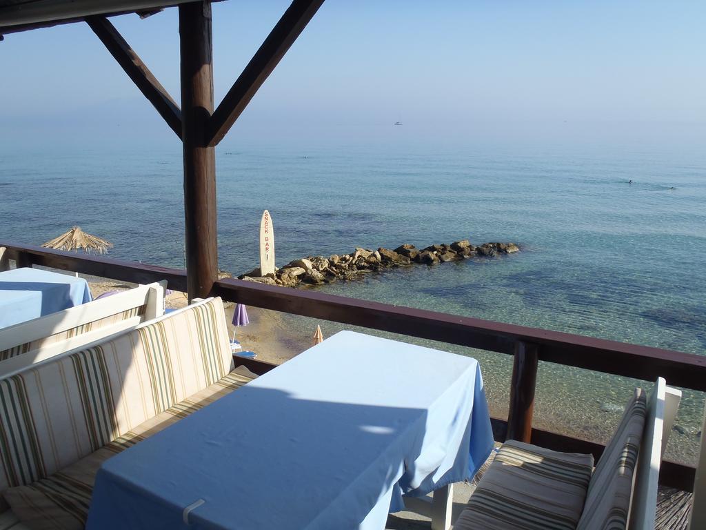 Loukas Apartments On The Waves Tragaki Værelse billede