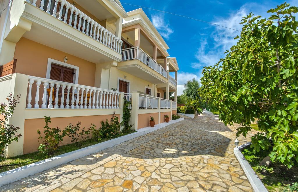 Loukas Apartments On The Waves Tragaki Eksteriør billede
